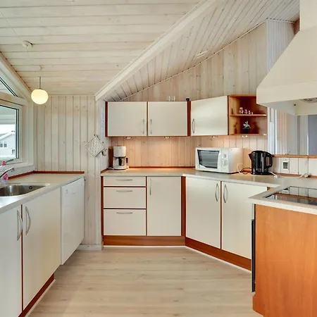 Holiday Hane - From The Sea By Interhome *